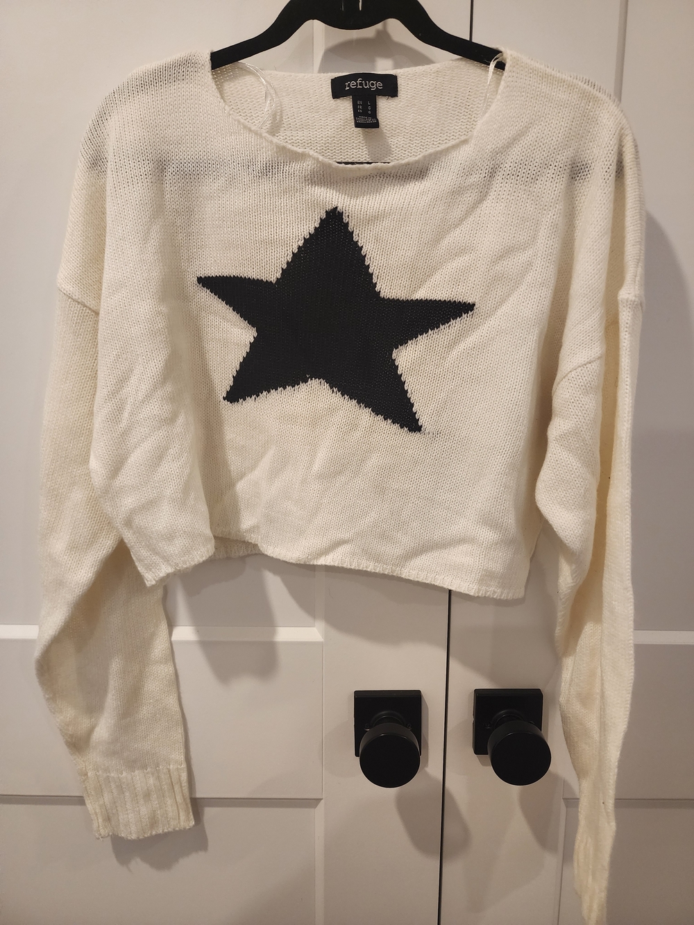 Refuge Women's Cream Knit Star Crop Sweater